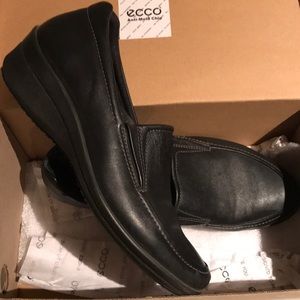 Ecco black leather wedge slip on loafers
